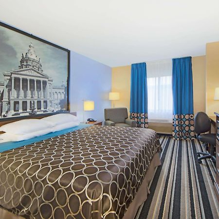 Super 8 By Wyndham Fairfield Hotel Bagian luar foto