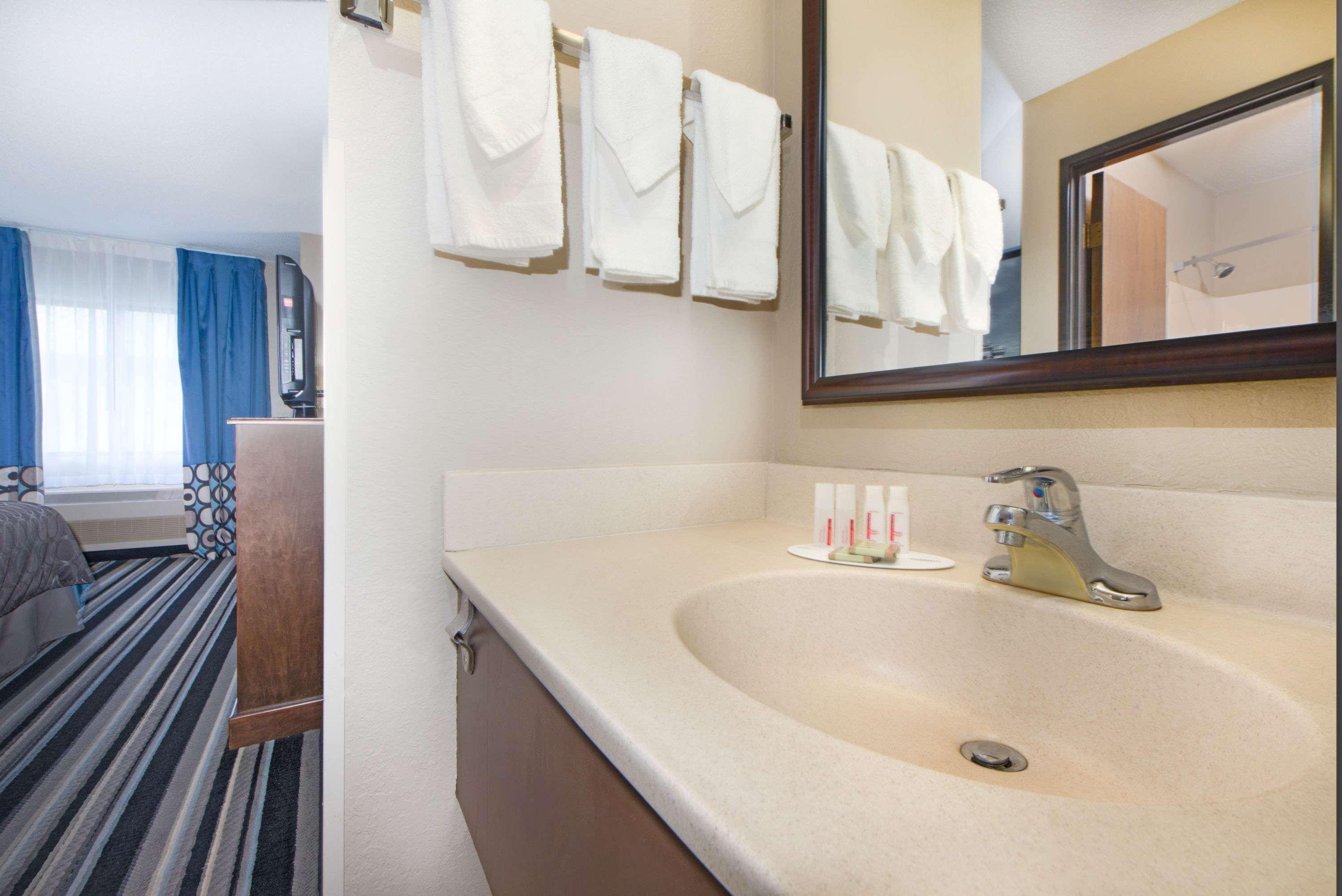 Super 8 By Wyndham Fairfield Hotel Bagian luar foto