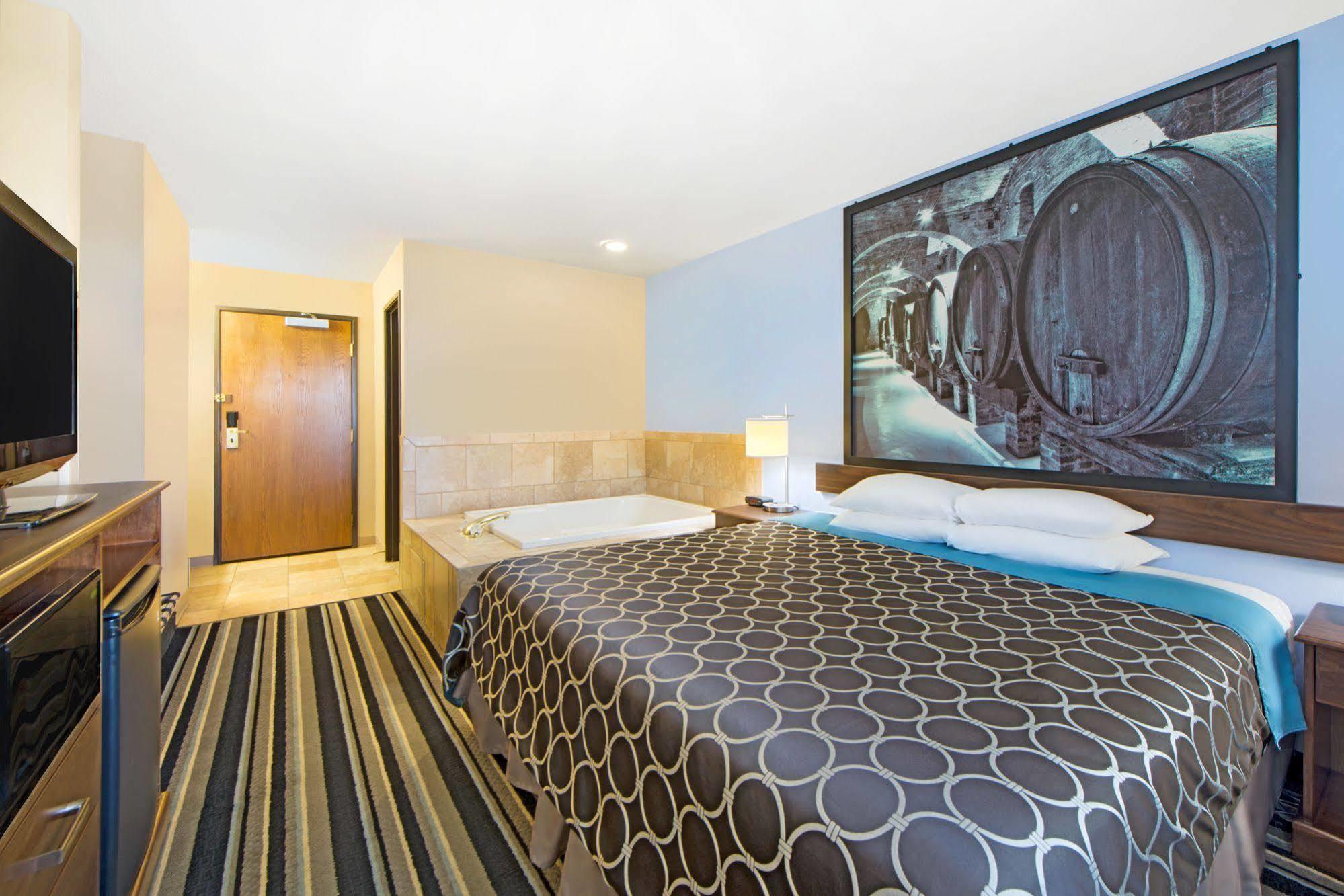Super 8 By Wyndham Fairfield Hotel Bagian luar foto